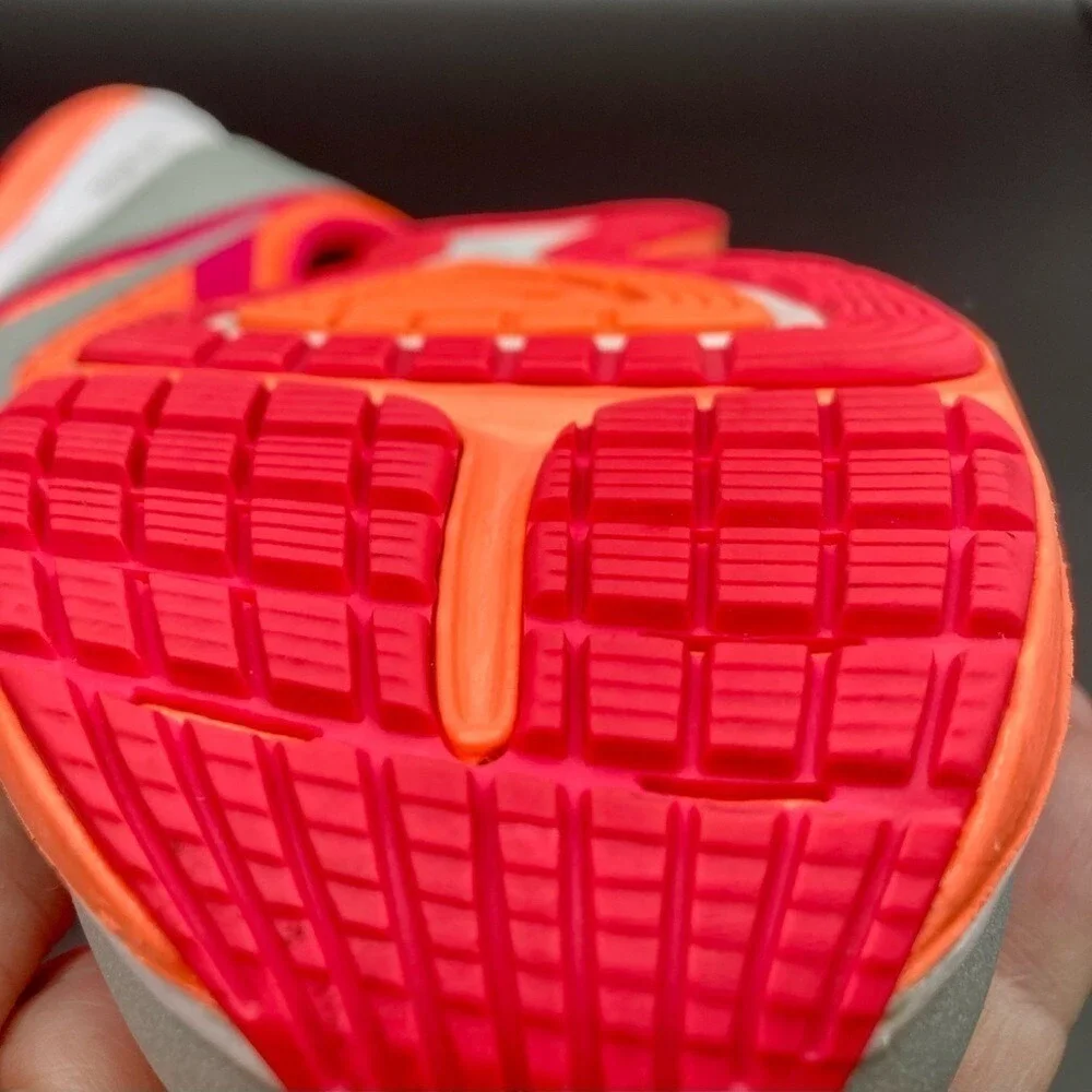 NIKE Dual‎ Fusion 3 running shoe, size 6.5 youth or 8.5 women's.